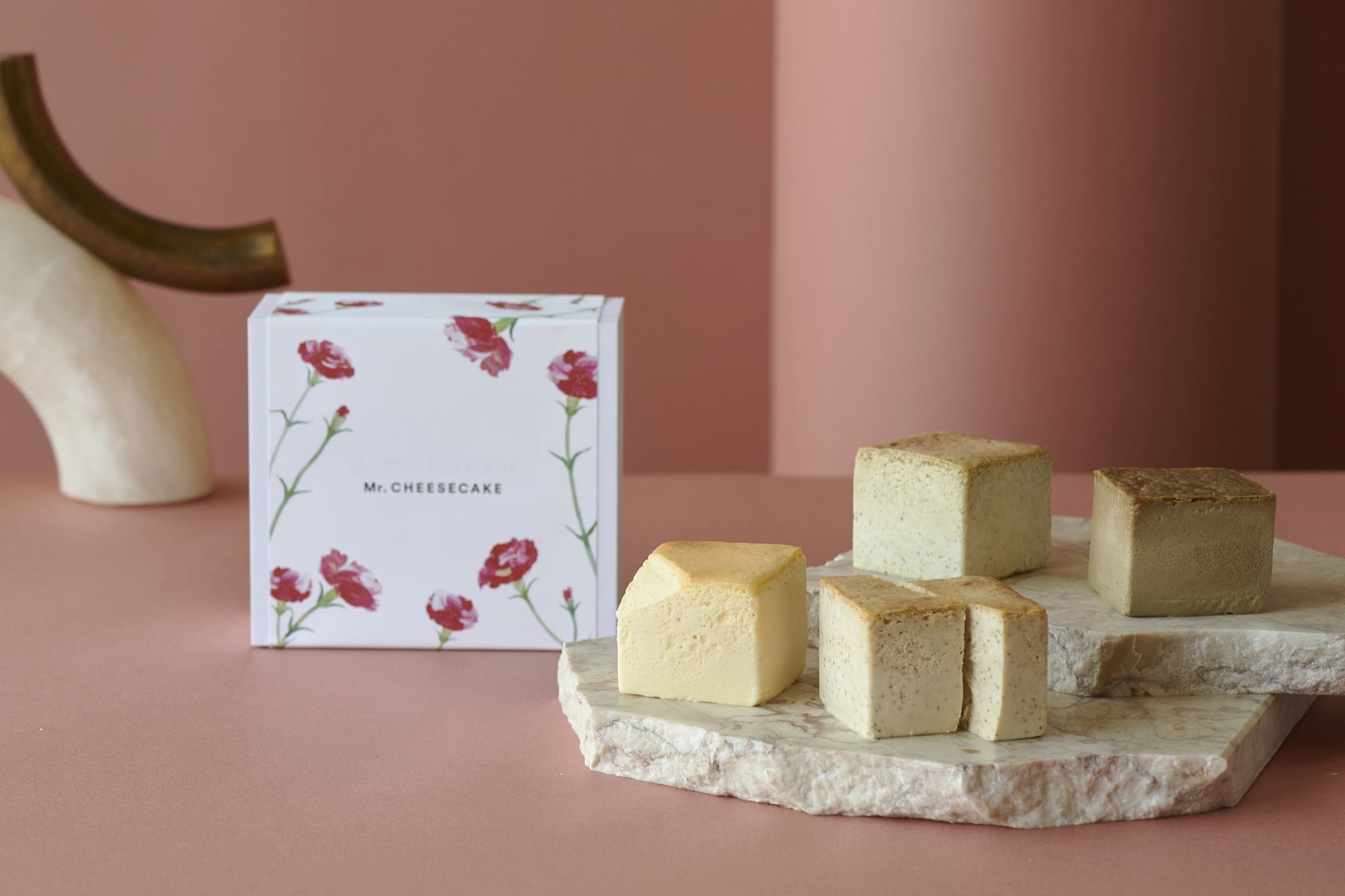 Mr. CHEESECAKE assorted Cube Box 母の日限定ラッピング付き