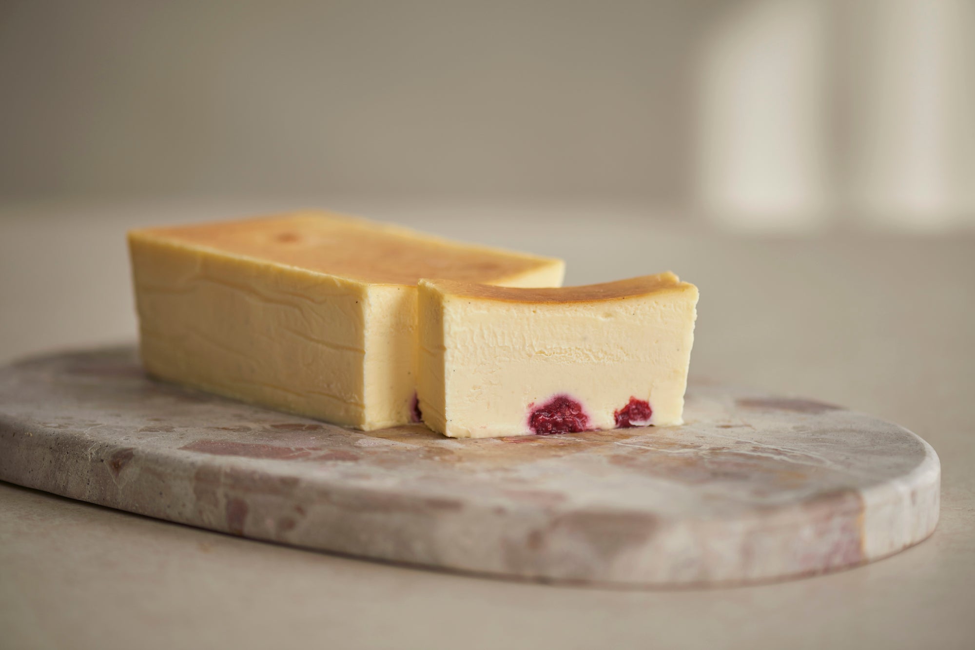 Mr. CHEESECAKE White Berry