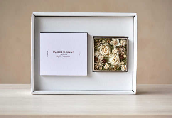 Mr. CHEESECAKE assorted 4-Cube Sweet & Flower Box