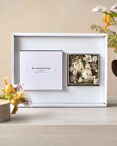 Mr. CHEESECAKE assorted 4-Cube Sweet & Flower Box