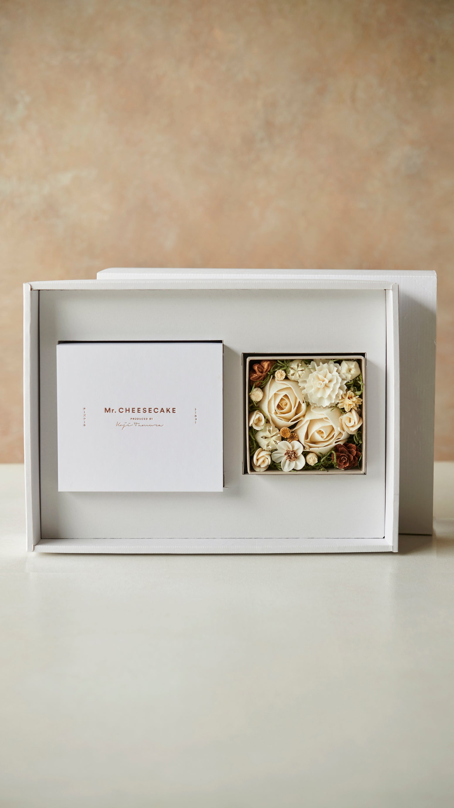 Mr. CHEESECAKE assorted 4-Cube Standard & Flower Box