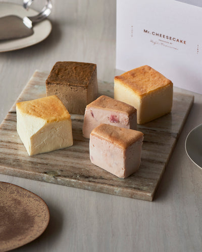 Mr. CHEESECAKE assorted 4-Cube Sweet & Flower Box