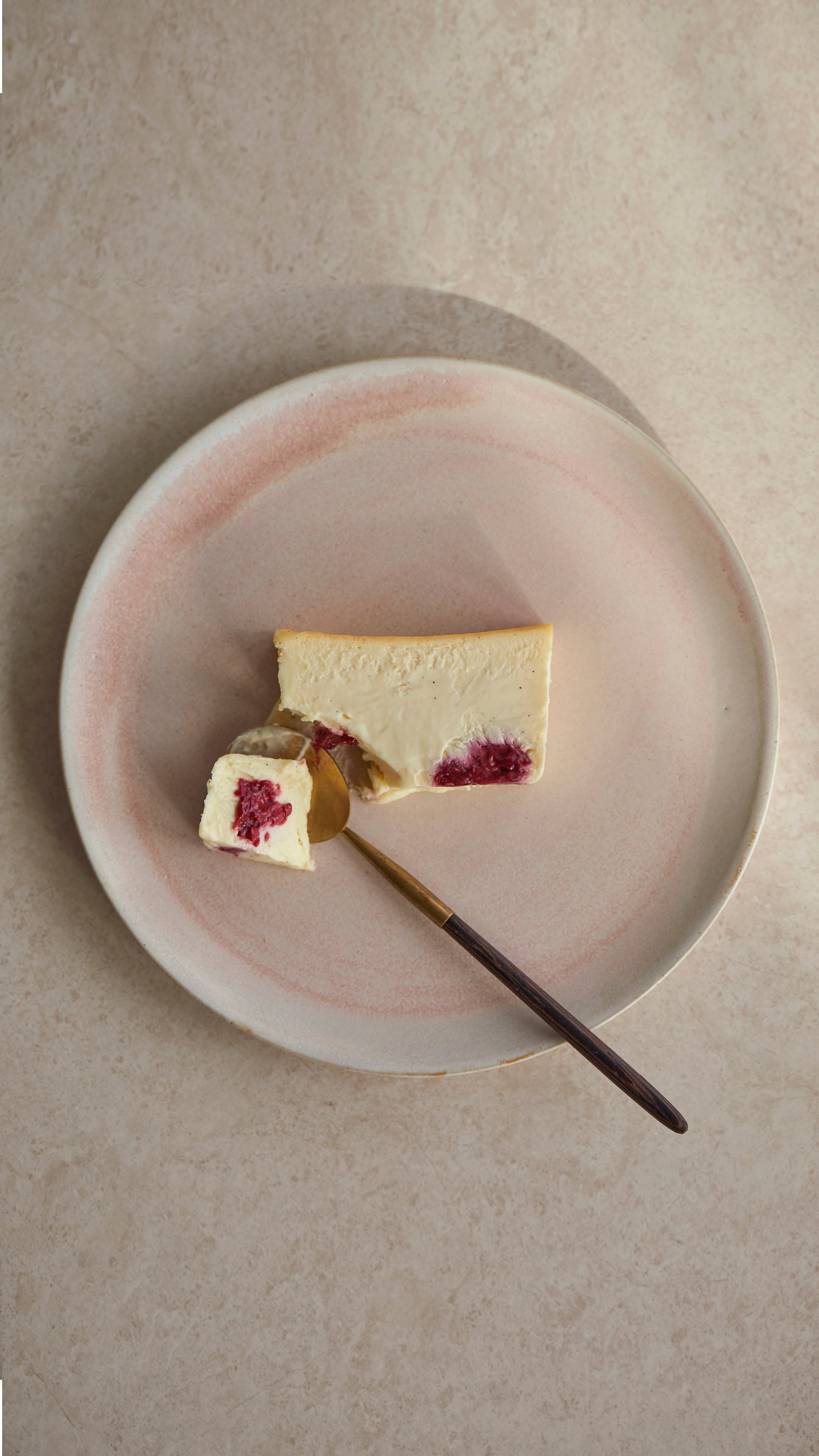 Mr. CHEESECAKE White Berry