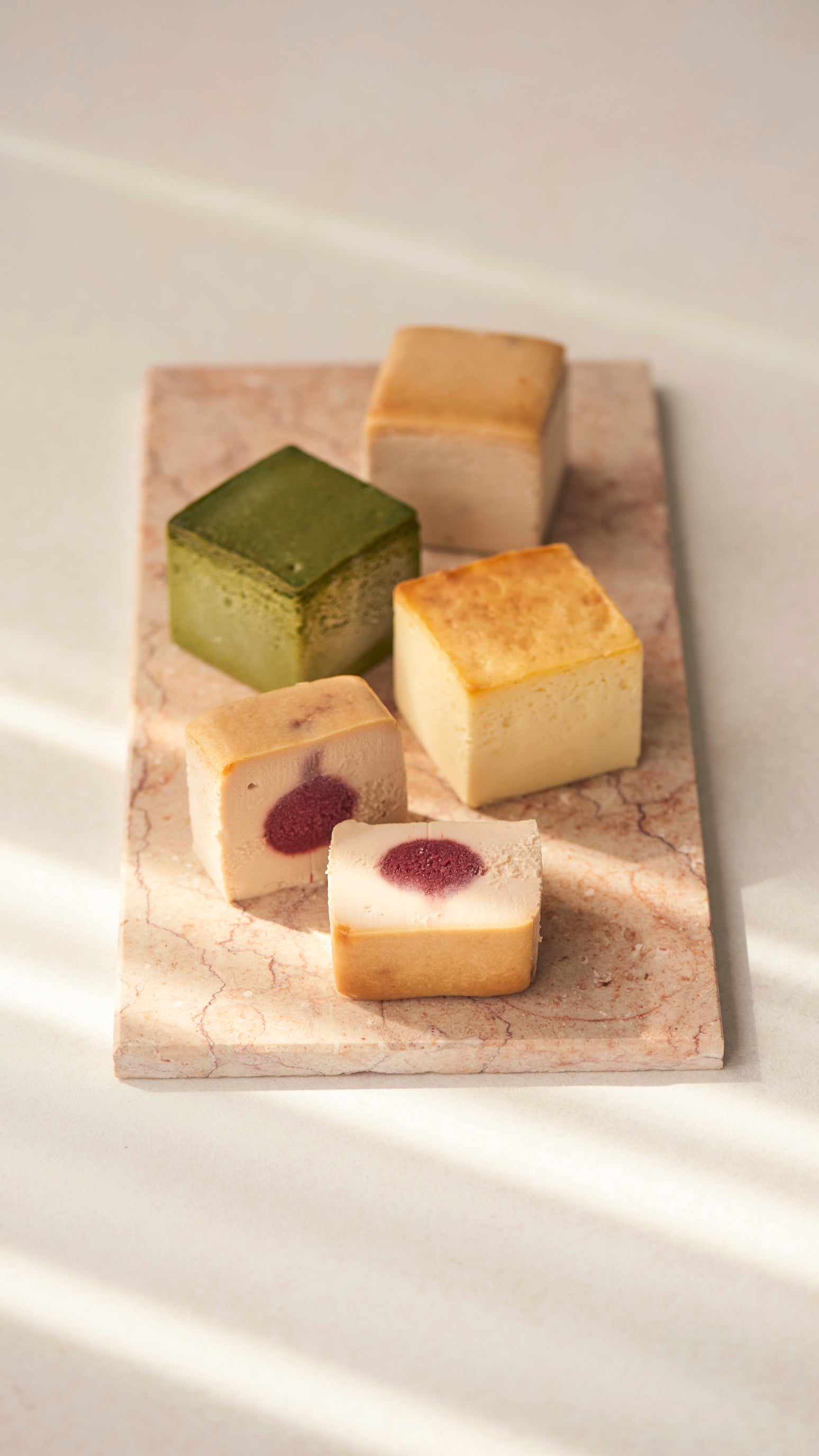 Mr. CHEESECAKE assorted 4-Cube Box Moment & Rose Orange Tea