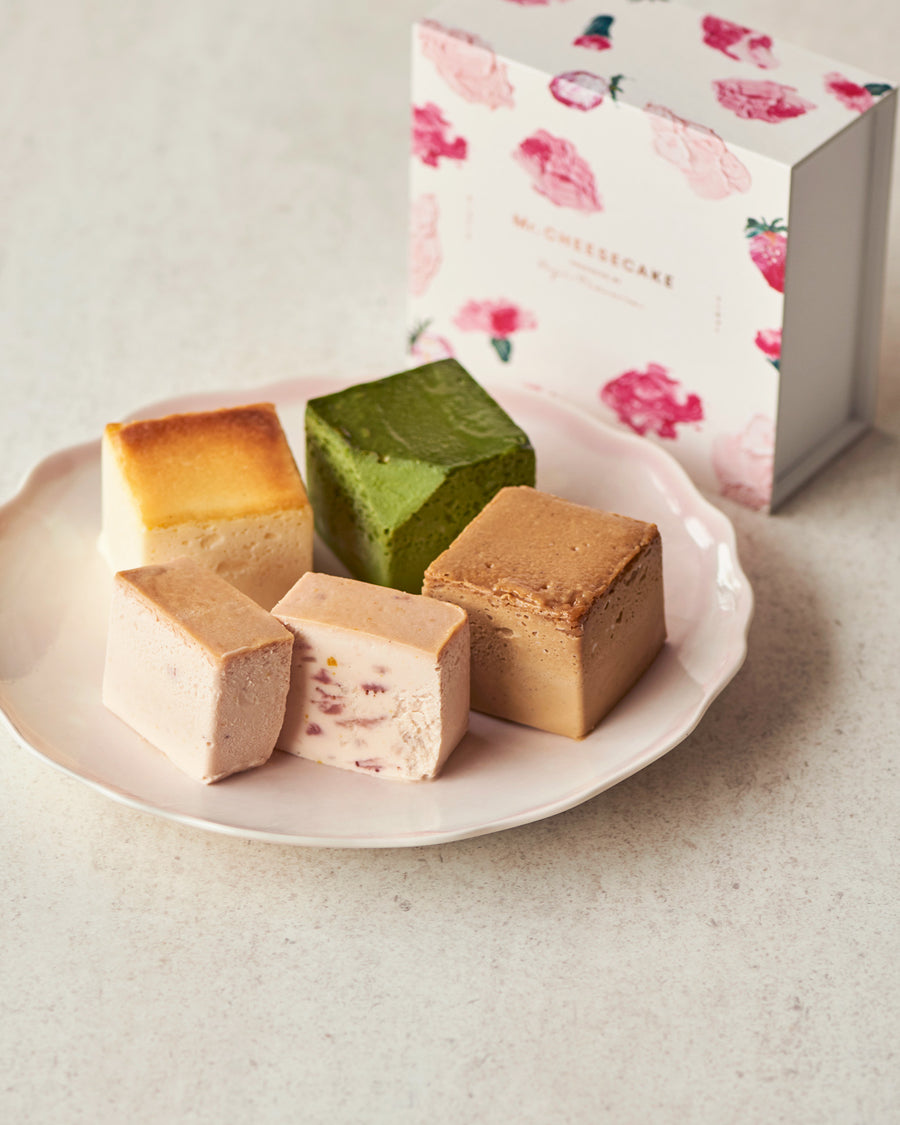 Mr. CHEESECAKE assorted 4-Cube Bloom & Flower Box