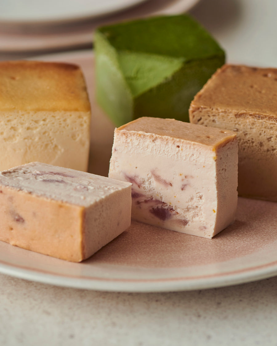 Mr. CHEESECAKE assorted 4-Cube Bloom