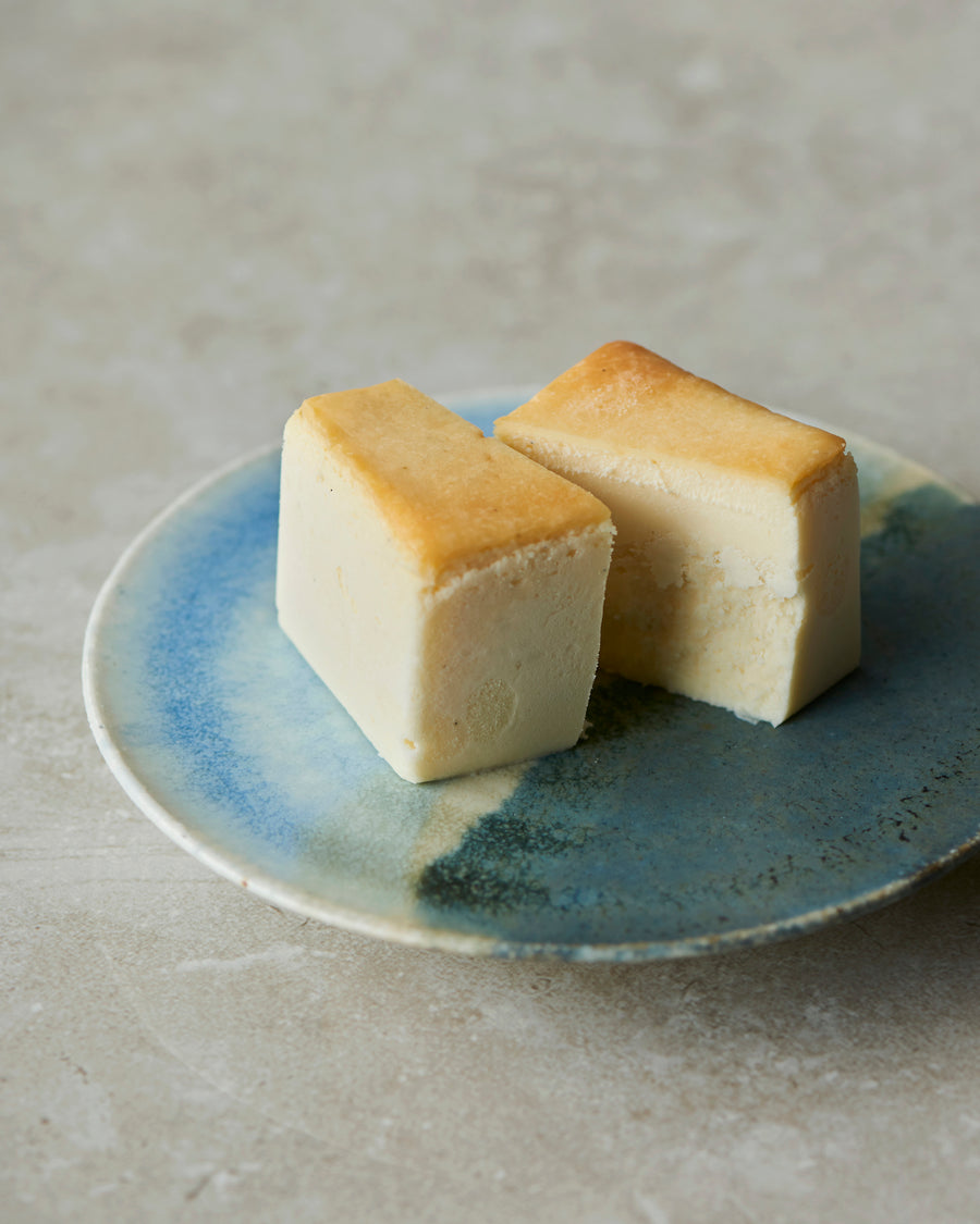 Mr. CHEESECAKE assorted 3-Cube Pineapple Coco