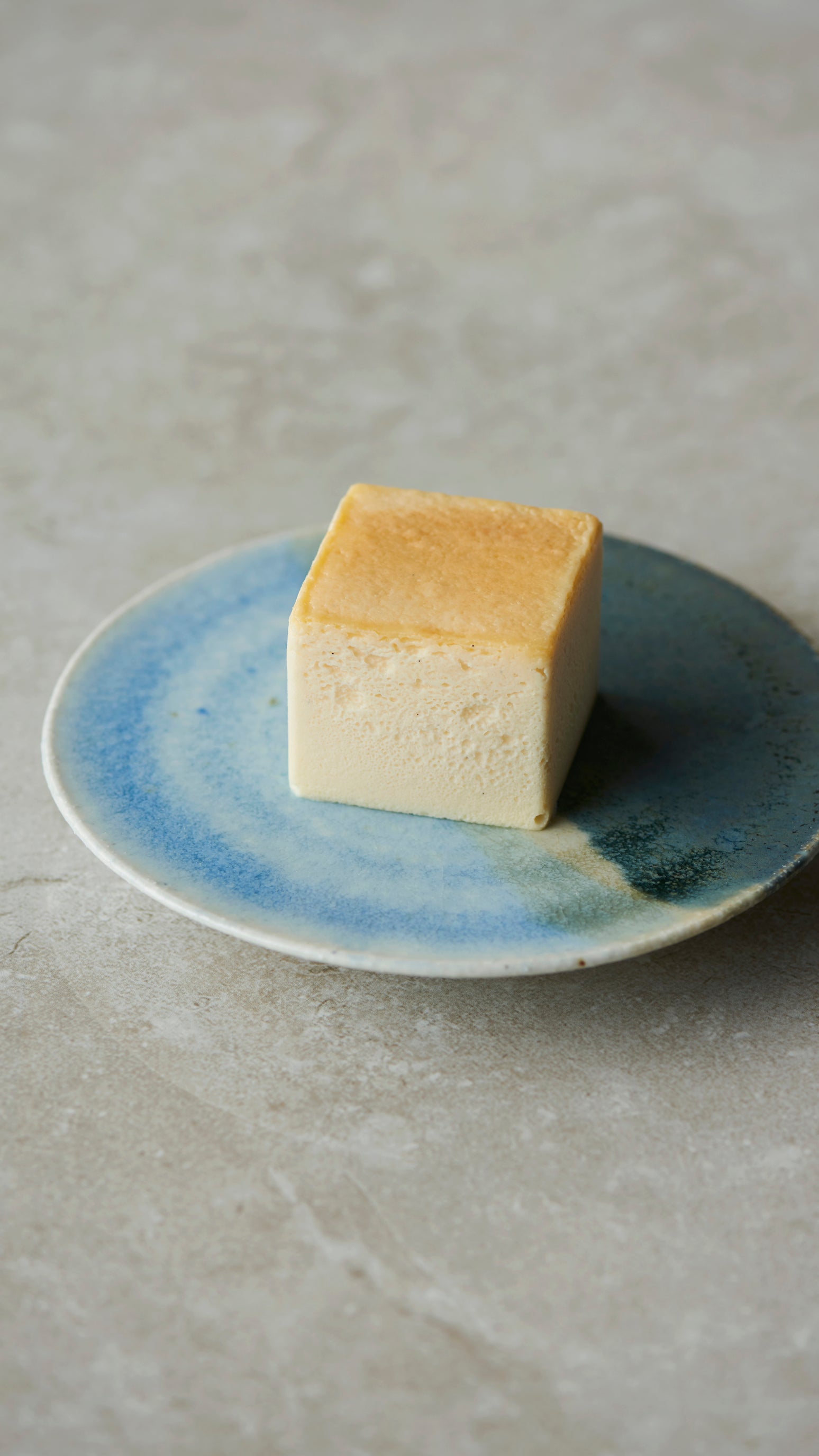 Mr. CHEESECAKE assorted 3-Cube Pineapple Coco