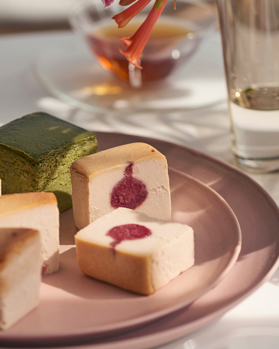 Mr. CHEESECAKE assorted 4-Cube Box Moment