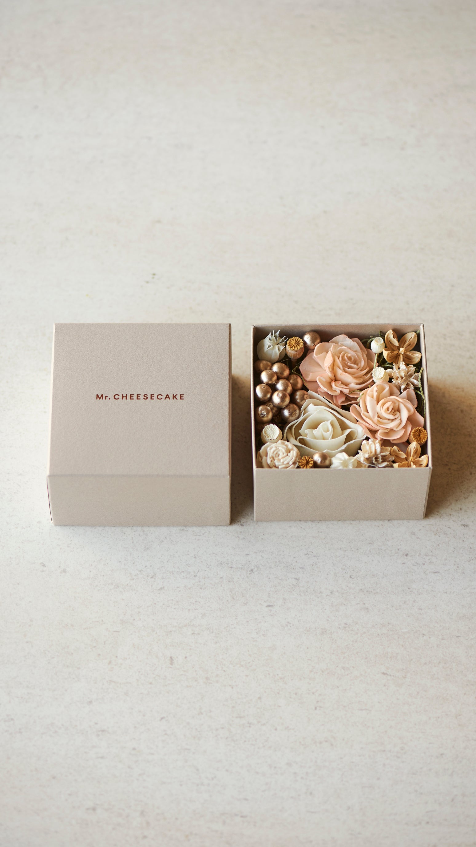 Mr. CHEESECAKE assorted 4-Cube Bloom & Flower Box