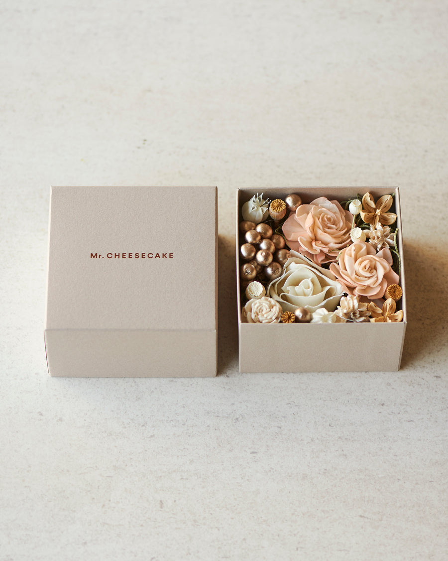 Mr. CHEESECAKE assorted 4-Cube Bloom & Flower Box