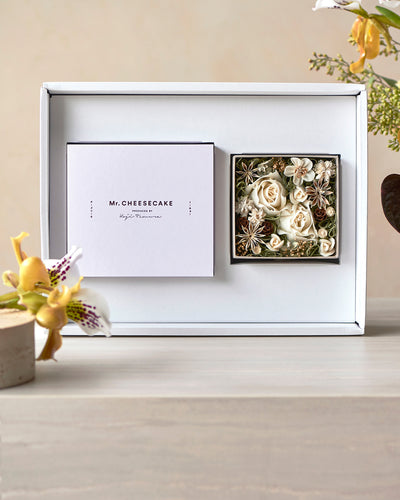 Mr. CHEESECAKE assorted 4-Cube Sweet & Flower Box