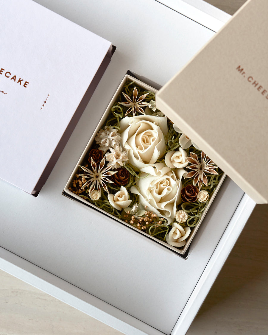 Mr. CHEESECAKE assorted 4-Cube Sweet & Flower Box