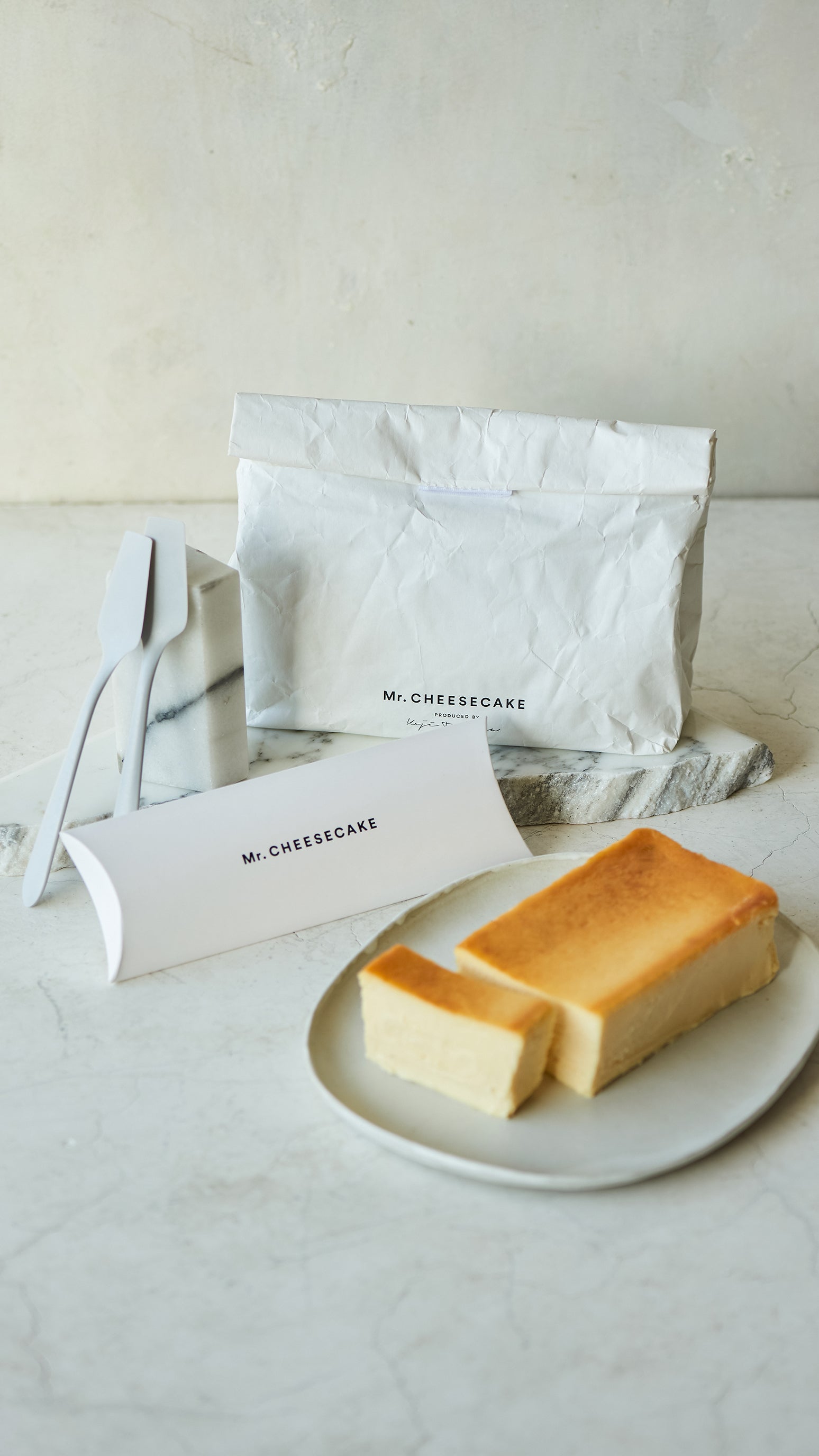 Mr. CHEESECAKE & Spoon