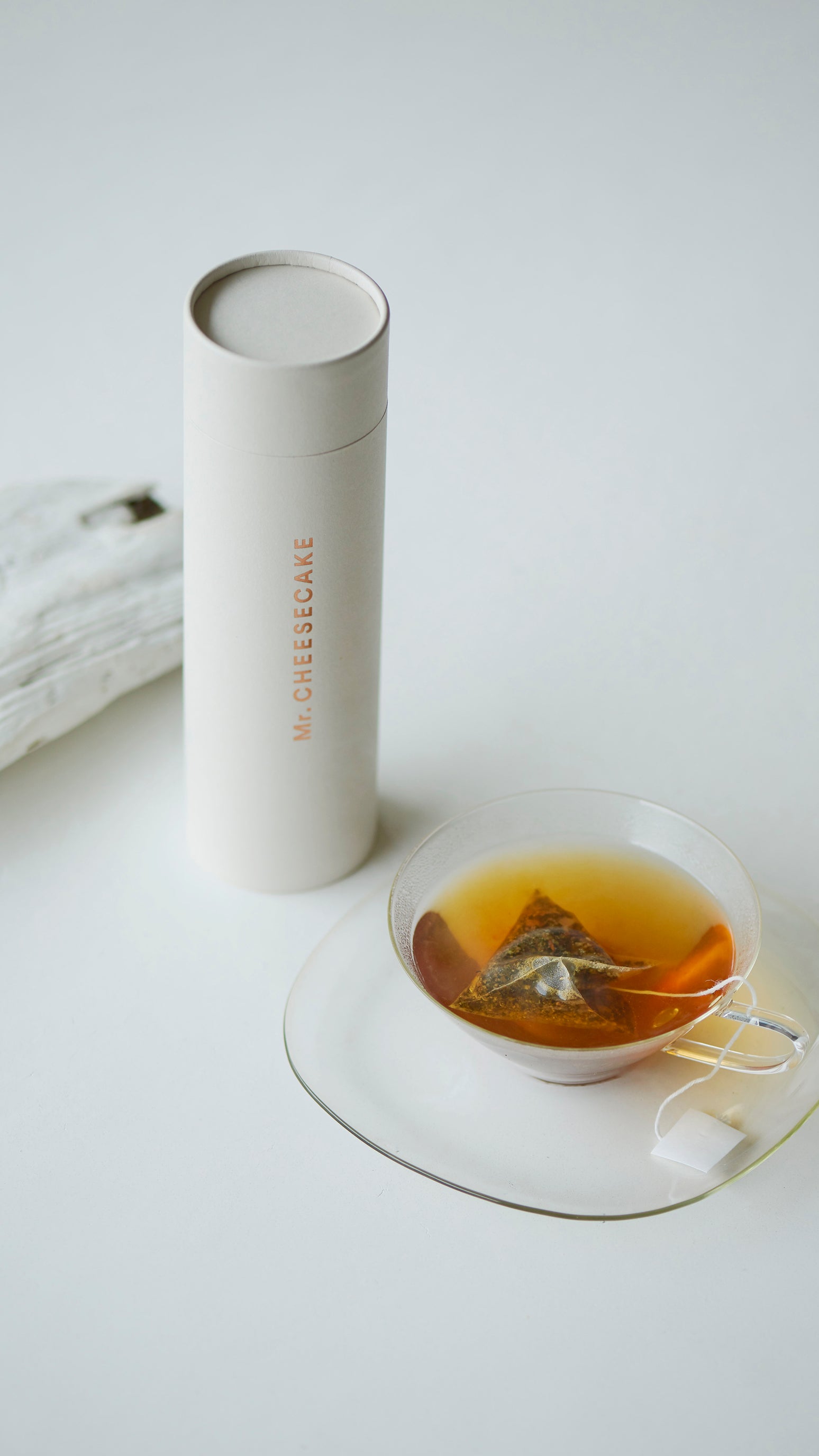Mr. CHEESECAKE pistachio raspberry & Tea