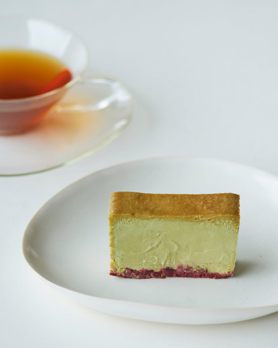 Mr. CHEESECAKE pistachio raspberry & Tea