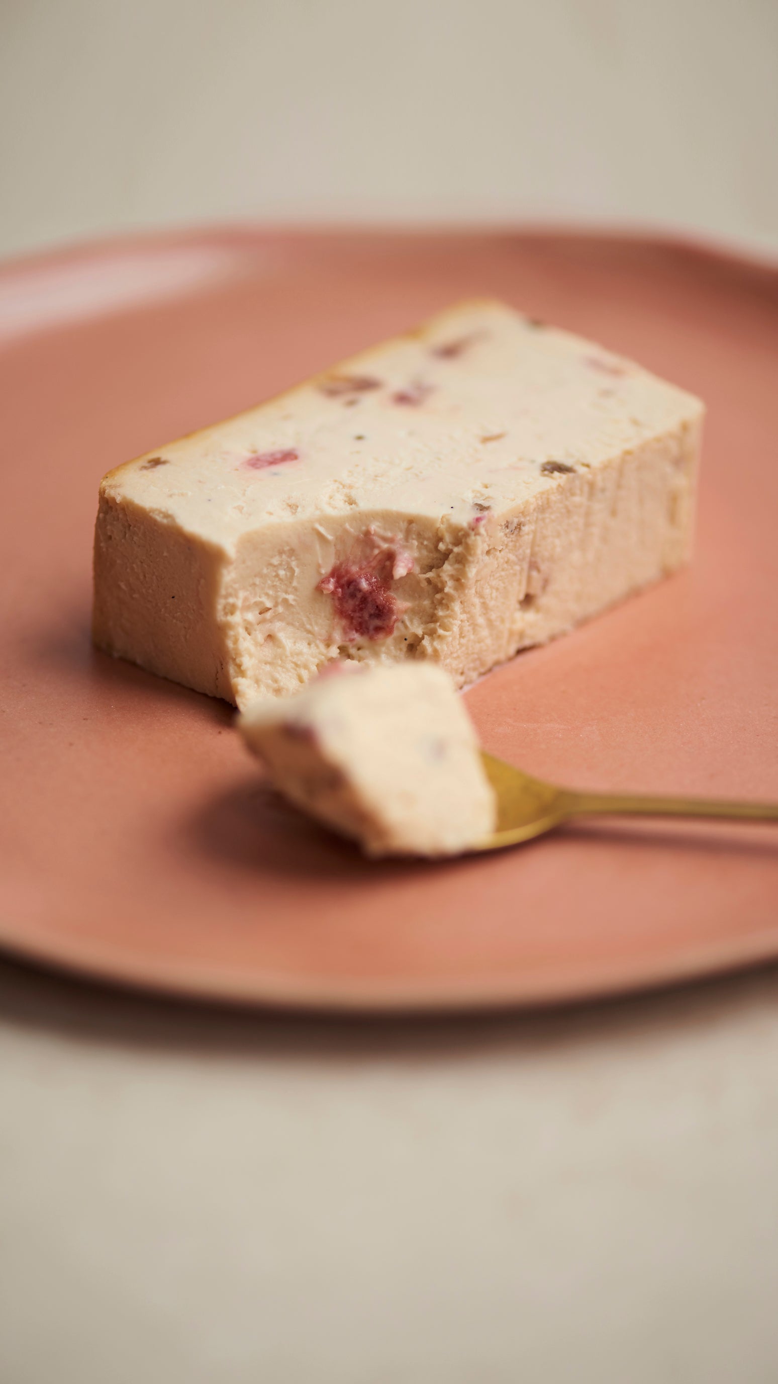 Mr. CHEESECAKE sakura strawberry