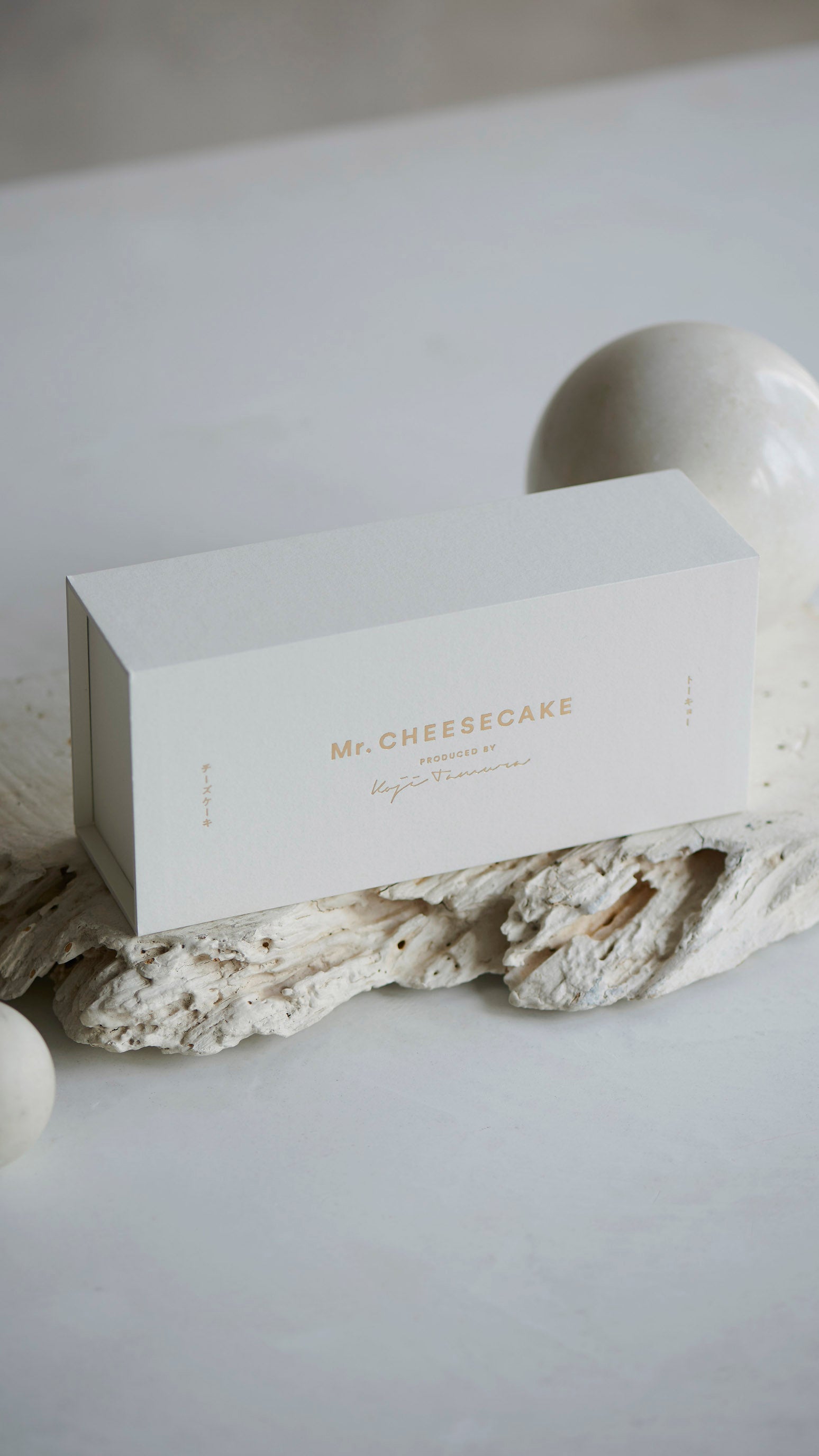 Mr. CHEESECAKE pistachio raspberry & Tea